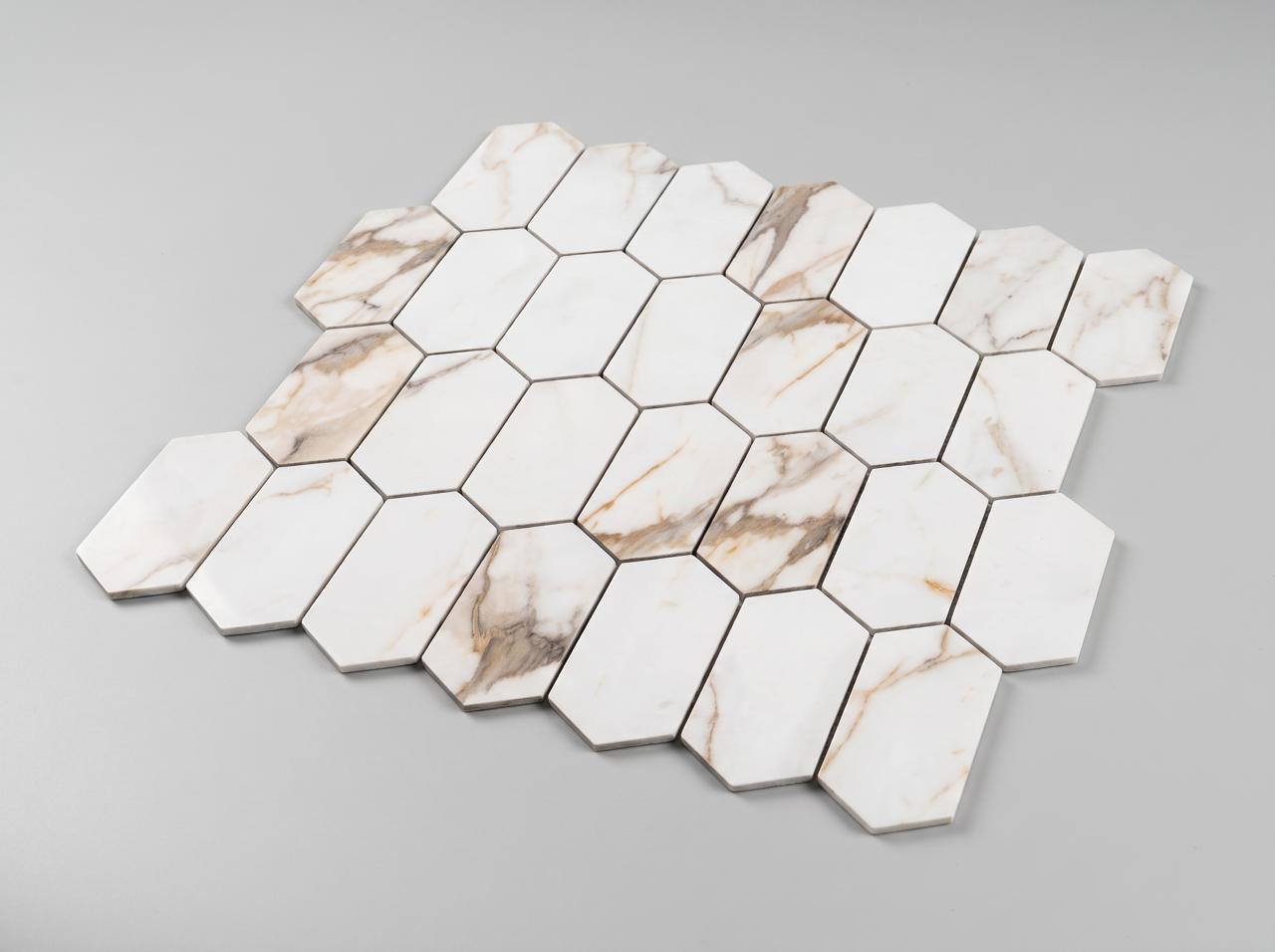 THO202601 Selbstklebendes Aluminium Mosaik Nantes in Marmoroptik Weiß